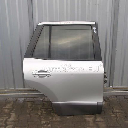 PRAVÉ ZADNÉ DVERE STRIEBORNÉ HYUNDAI SANTA FE 2001-2006